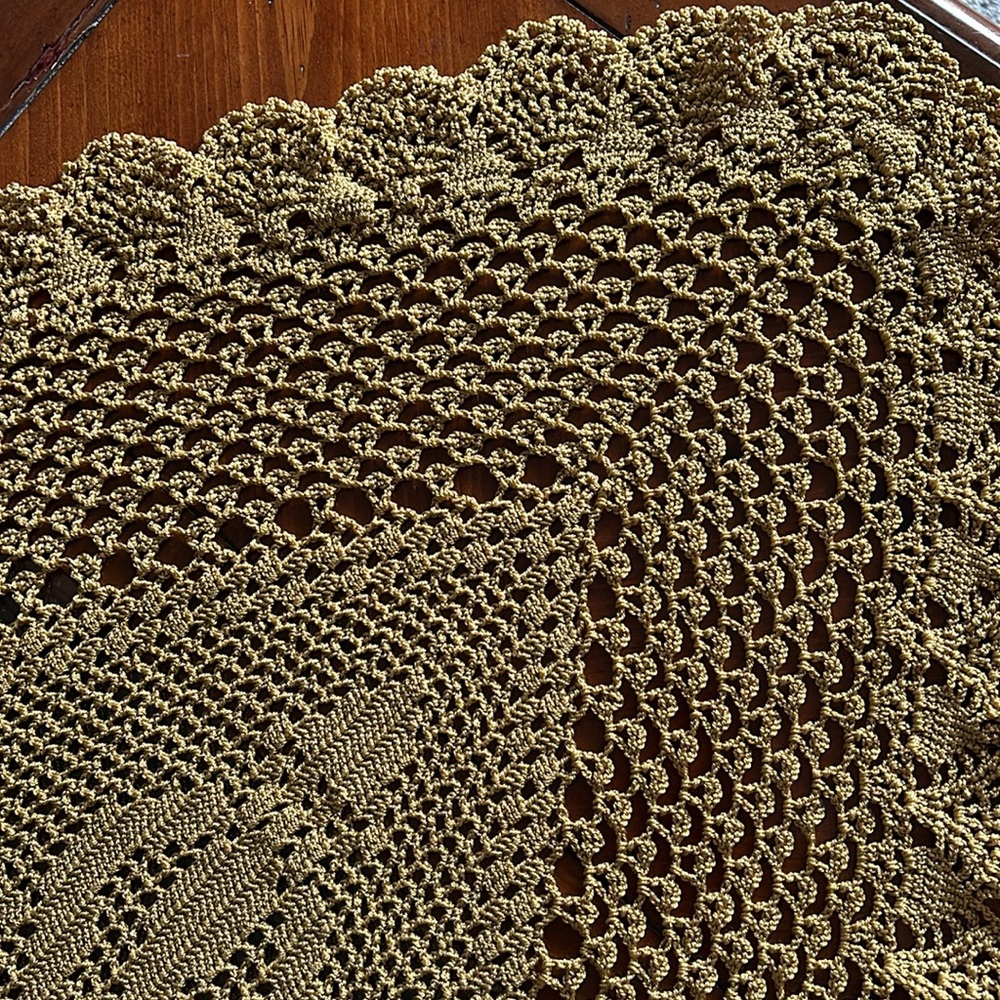 Oval table runner - Picture 11 of 16